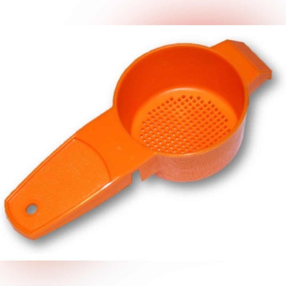 ⭐️$5 PWP⭐️ Tupperware Mini Sifter in Surprise Colours